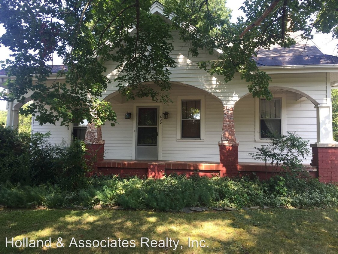 Primary Photo - 1820 S Park Dr