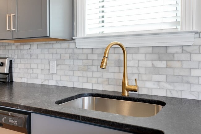 Beautiful Kitchen Finishes - 1122 Bainbridge Street