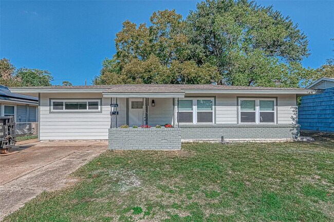 Building Photo - 5014 Viking Dr