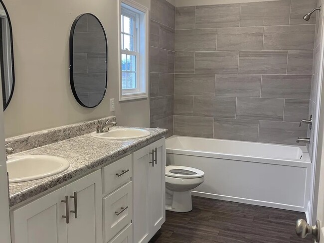 Building Photo - 317 Old Rockdale Dr