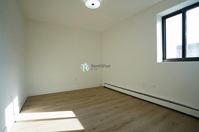 Foto del edificio - 745 E 6th St
