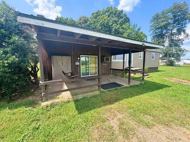 Foto del edificio - North Iredell - 3 Bedroom / 2 Bathroom