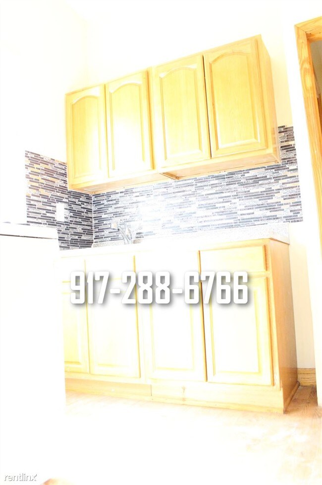 Building Photo - 208 Himrod St