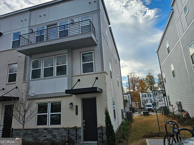 Building Photo - 3352 Pritchard Ave
