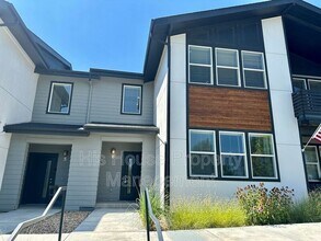 Building Photo - 2080 Autumn Moon Dr