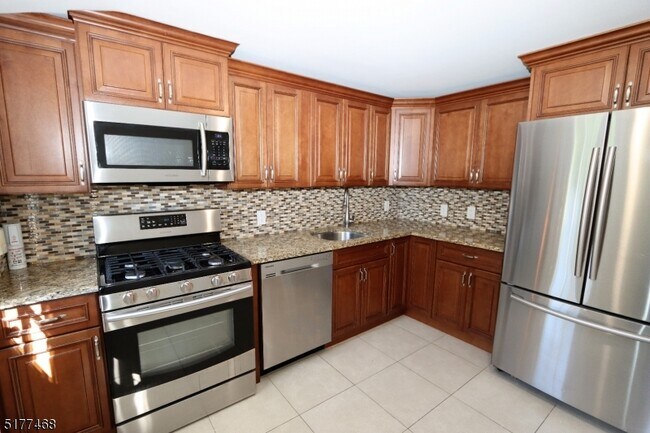 Building Photo - 48 Bay Ave