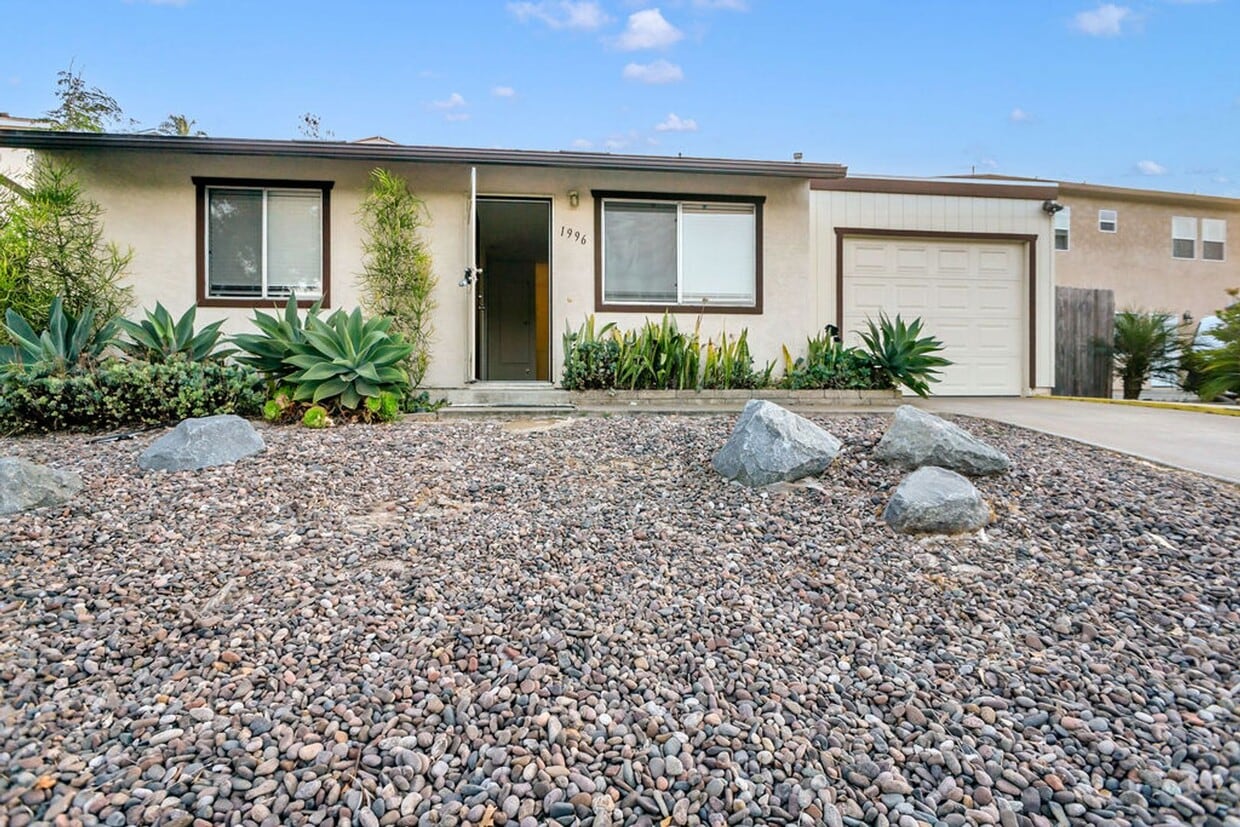 Primary Photo - Detached home centrally located in Linda V...