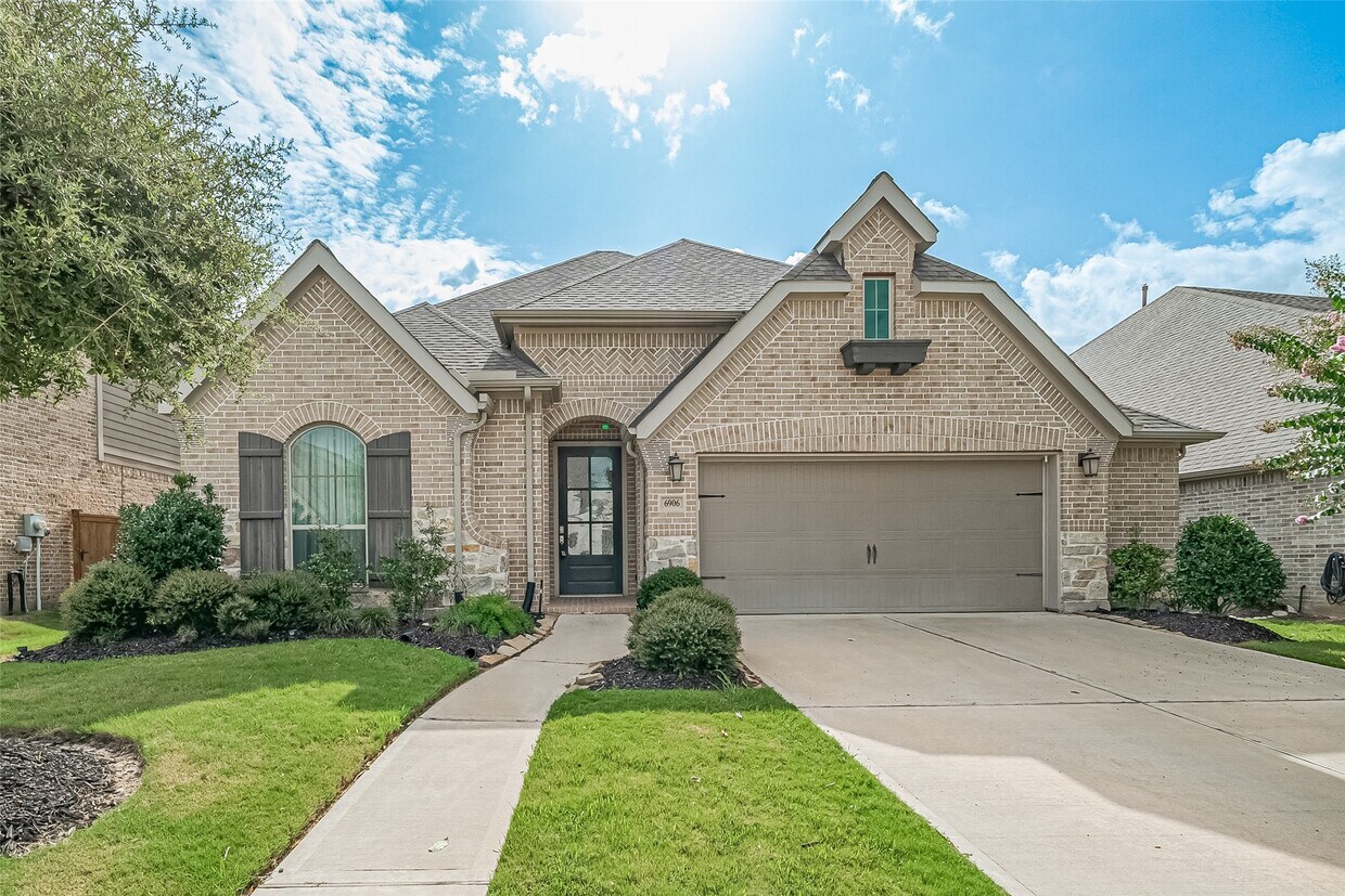 Foto principal - 6906 Montclair Colony Trl