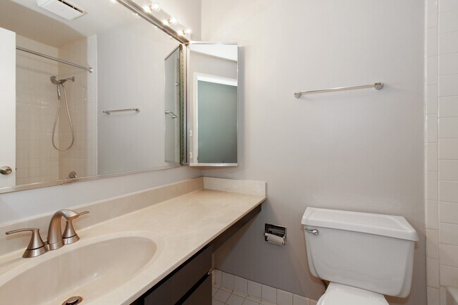 Building Photo - 6340 Americana Dr
