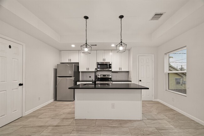 Foto del edificio - 4302 Hirsch Rd