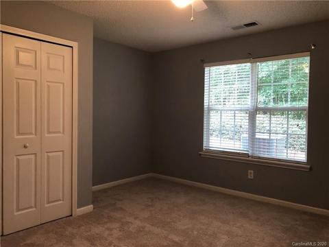 Foto del edificio - 8791 Robinson Forest Dr