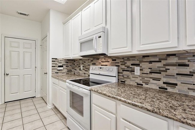 Kitchen - 74 Blue Creek Ct