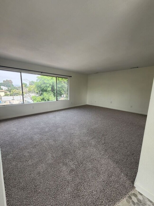 Foto del edificio - SPACIOUS 3BR / 2BA unit with Covered Parki...