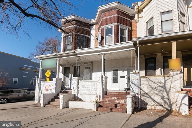 Building Photo - 302 E 25th St