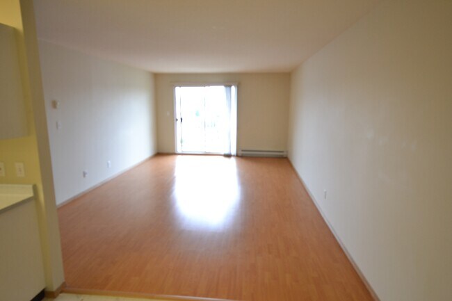 Photo du bâtiment - 7694-7694 Evans Rd