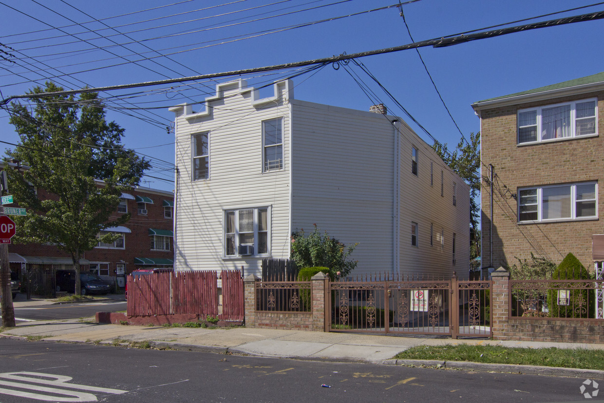 Building Photo - 3000 Bruner Ave