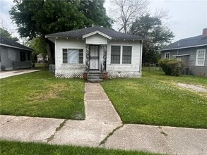Building Photo - 1705 Buck St