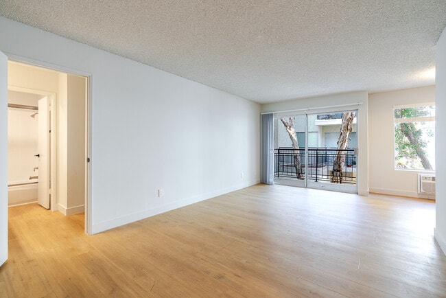 Building Photo - Felix