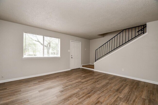 Building Photo - 6504 Kentwick Dr