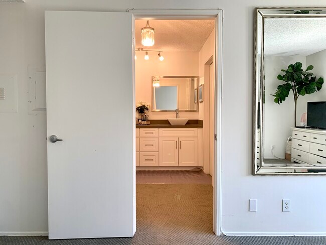 Foto del edificio - 5301 Balboa Blvd