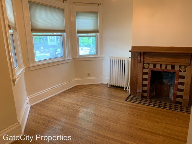 Building Photo - 2 br, 1 bath Apartment - 624 E Pleasant St