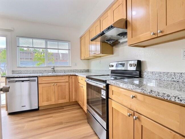 Building Photo - 4 BD/2 BA Home with Spacious Backyard and ...