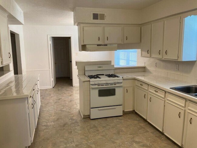 Building Photo - 4919 Lingonberry St