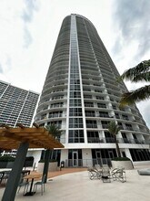 Building Photo - 1750 N Bayshore Dr