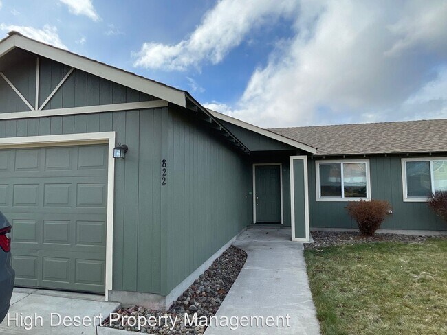 Building Photo - 3 br, 2 bath House - 822 SE Maui Lane