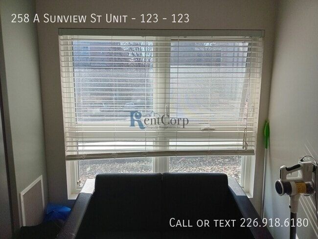 Photo du bâtiment - 258A Sunview St