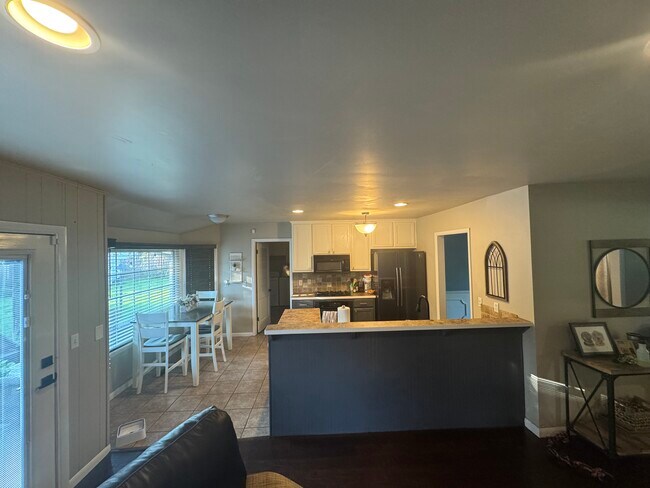 Foto del edificio - 1799 E 56th St