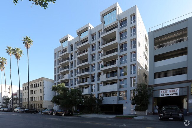 Building Photo - Kenmore Tower
