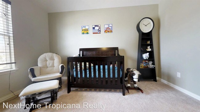 Building Photo - 4 br, 2.5 bath House - 800 Green Meadow Dr
