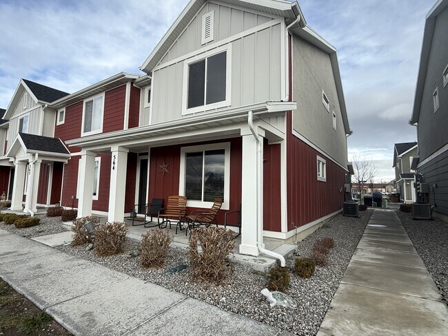 Foto del edificio - 564 Hal St