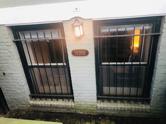 Full sized windows throughout - 1938 Calvert St NW