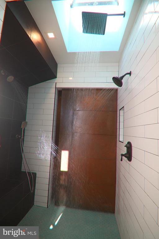 Foto del edificio - 1223 Haubert St