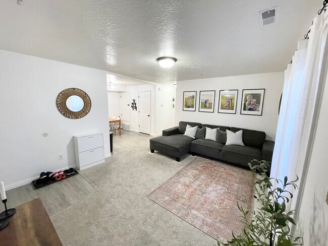 Foto del edificio - 8182 N Cedar Springs Rd