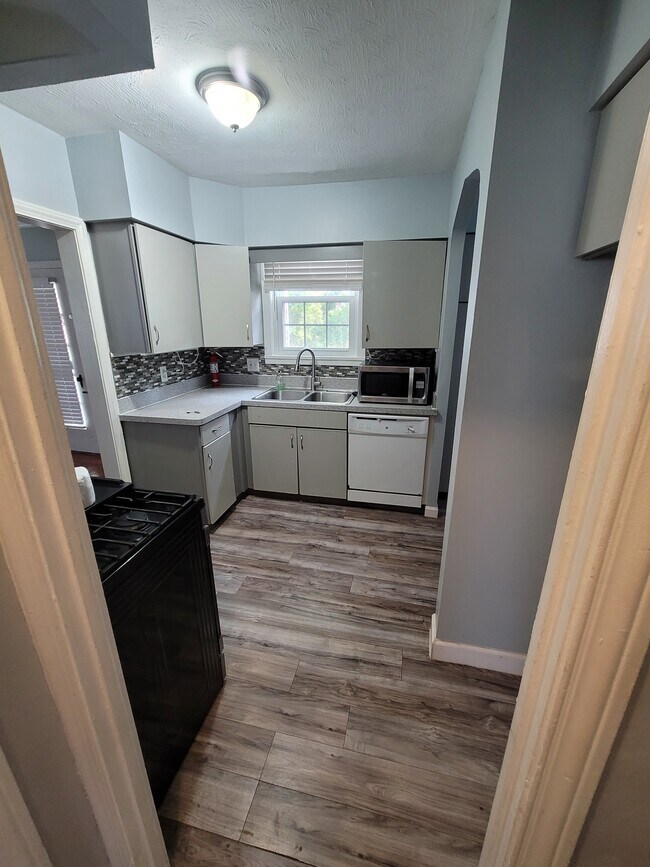 Foto del edificio - 3598 Raymont Blvd