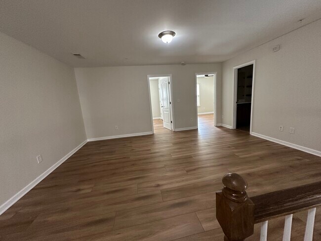 Área del ático - 6322 Story Cir