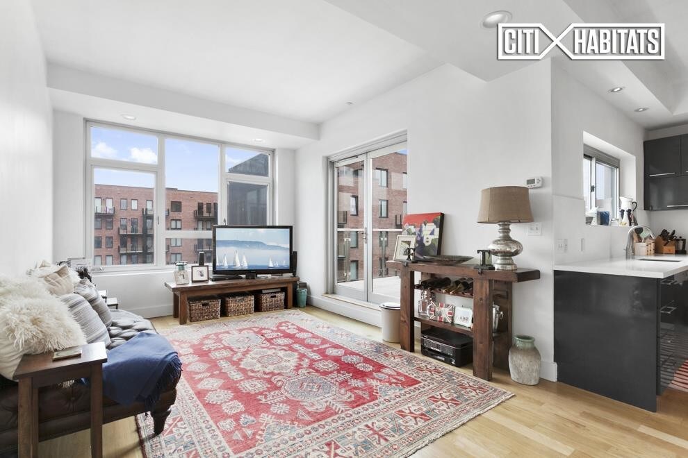 Primary Photo - 218 N 8th St