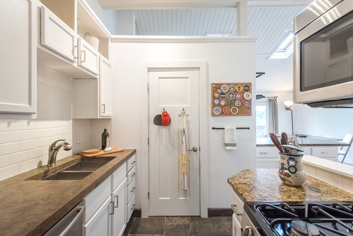 Foto principal - 2414 Inglewood Ave N