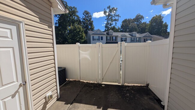 Building Photo - 2 Bedroom Townhome in Prosperity Village