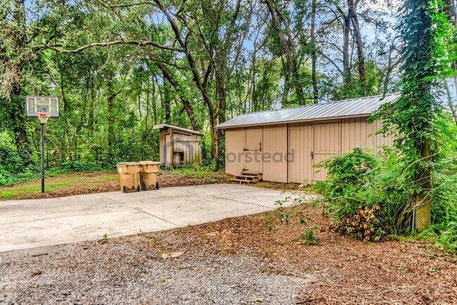Building Photo - 30851 Round Lake Rd