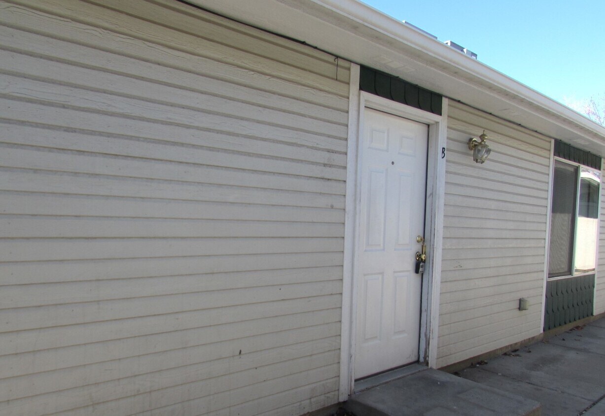 Primary Photo - 1125 Belford Ave