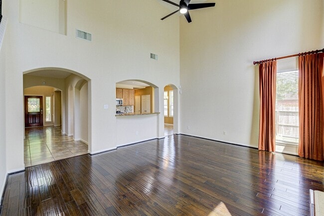 Foto del edificio - 5 bed dream home in the heart of Sienna
