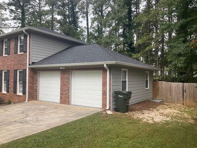 Building Photo - 1396 Rhododendron Dr NW