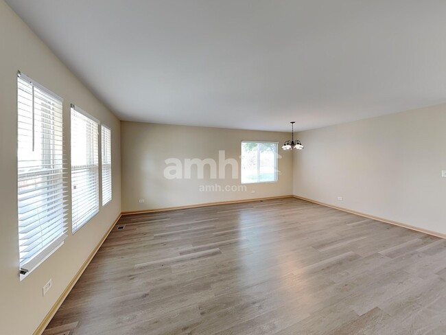 Building Photo - 818 Glen Cove Ln