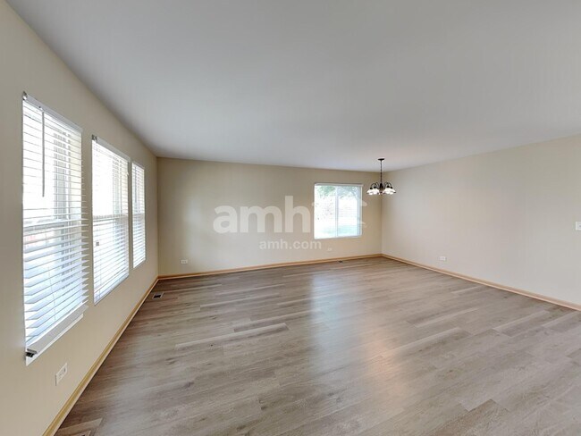 Foto del edificio - 818 Glen Cove Ln