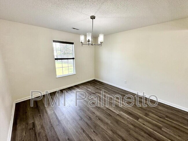 Building Photo - 227 Hardwood Dr