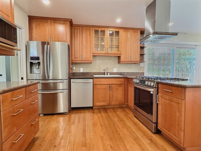 Foto del edificio - 3BD/2BA - Updated Charming Single Family Home in Great Location!